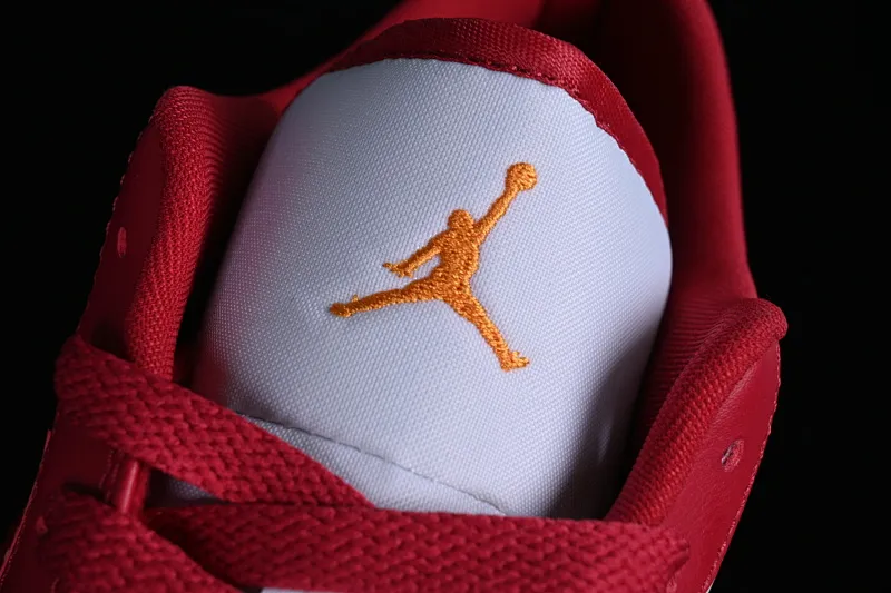 All categories Air Jordan Jordan series basketball shoes Air Jordan 1 Low G version pure original Air Jordan 1 Low AJ1 Joe 1 new white and red low-end basketball shoes 553558-607
